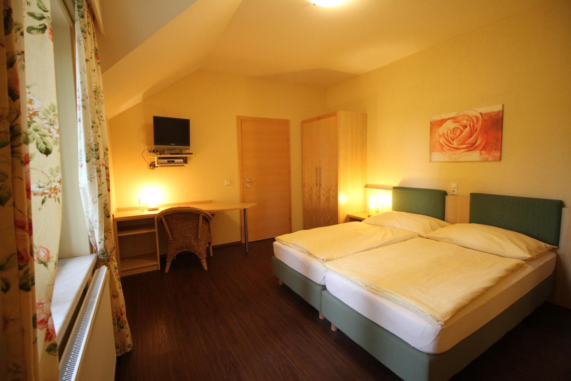 Rosenhotel - Serviced Apartments Zwentendorf Εξωτερικό φωτογραφία