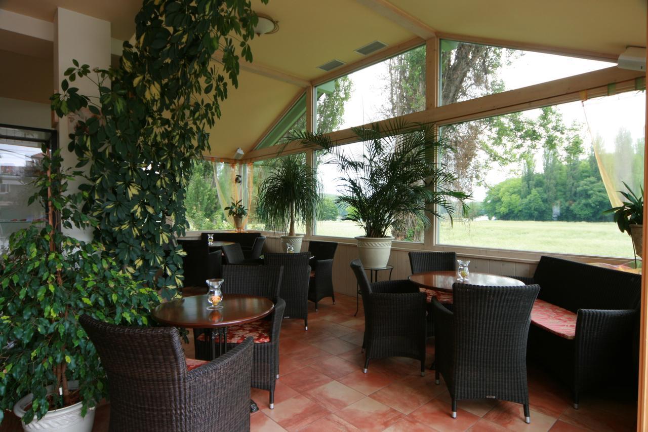 Rosenhotel - Serviced Apartments Zwentendorf Εξωτερικό φωτογραφία